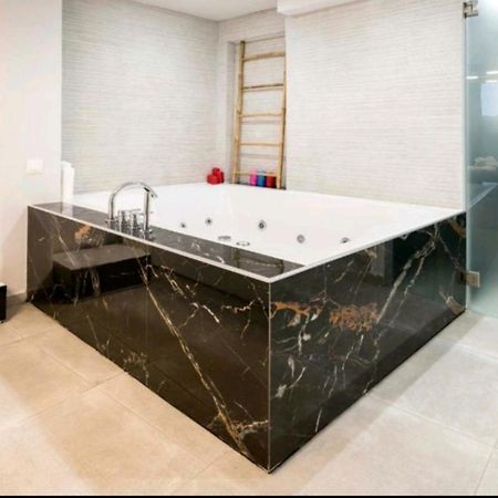 אתונה Romantic Jacuzzi Apartment מראה חיצוני תמונה