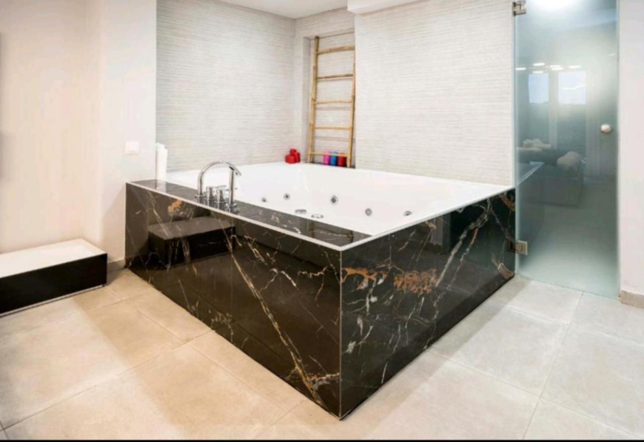אתונה Romantic Jacuzzi Apartment מראה חיצוני תמונה