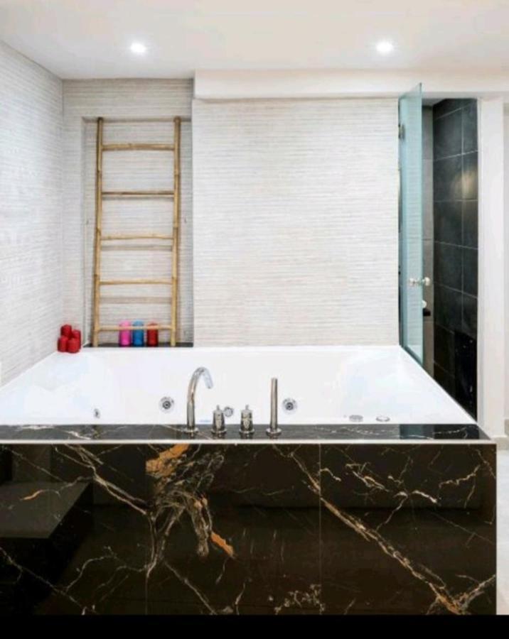 אתונה Romantic Jacuzzi Apartment מראה חיצוני תמונה
