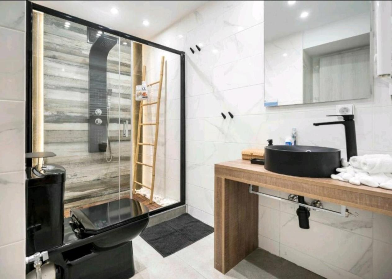 אתונה Romantic Jacuzzi Apartment מראה חיצוני תמונה